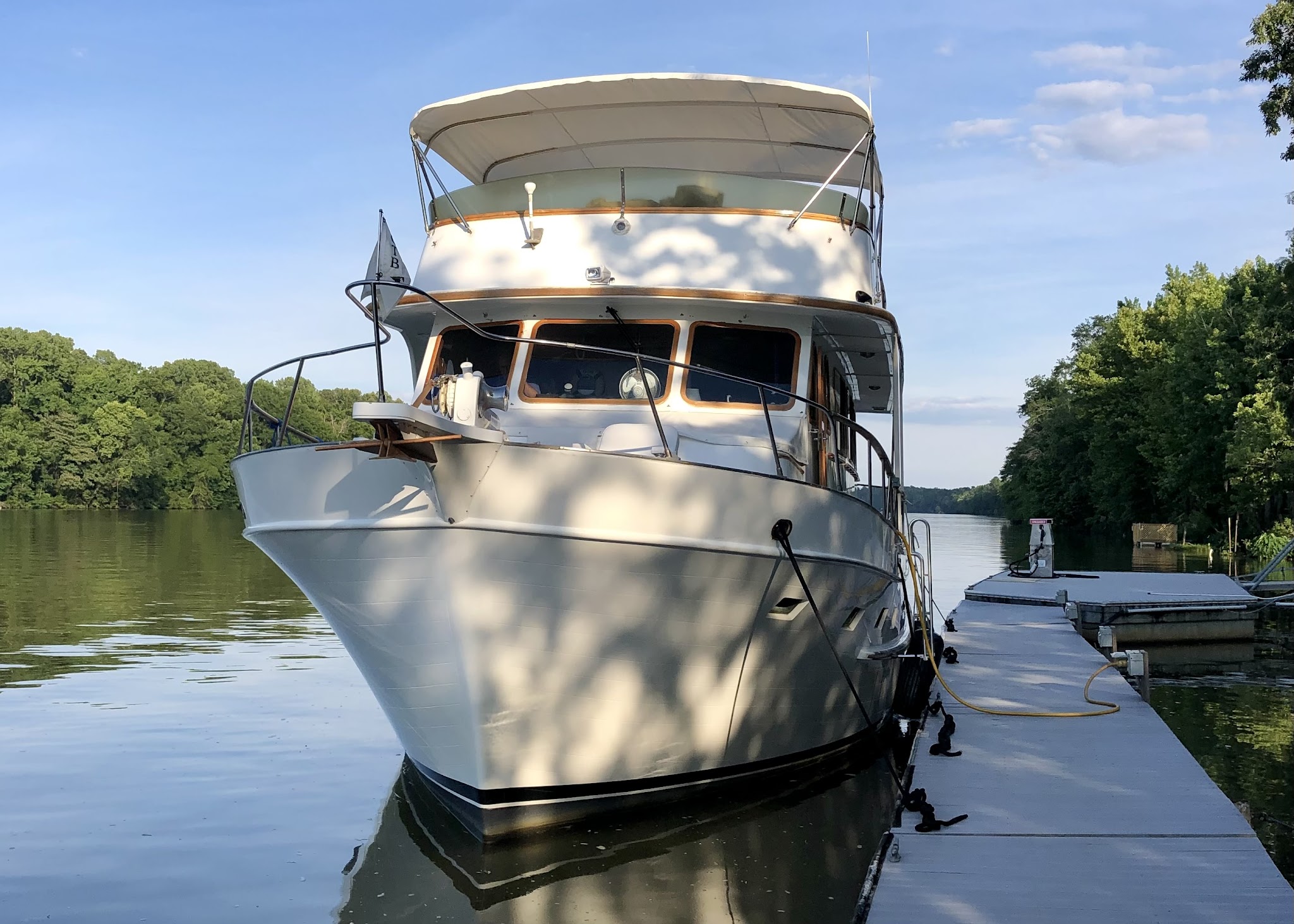 Hunky Dory tied alongside the small dock at Bobby’s Fish Camp